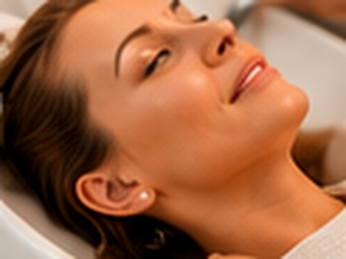 Haarverzorging en wasbehandeling in het salon